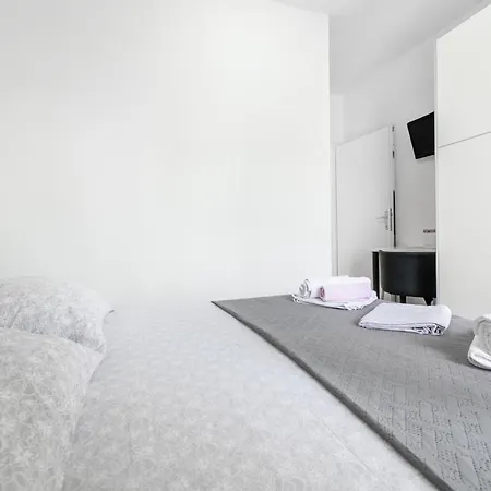 Iva Apartman *